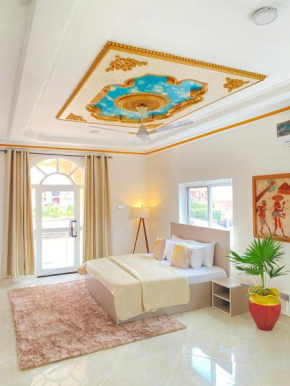 Executive studio with a pool